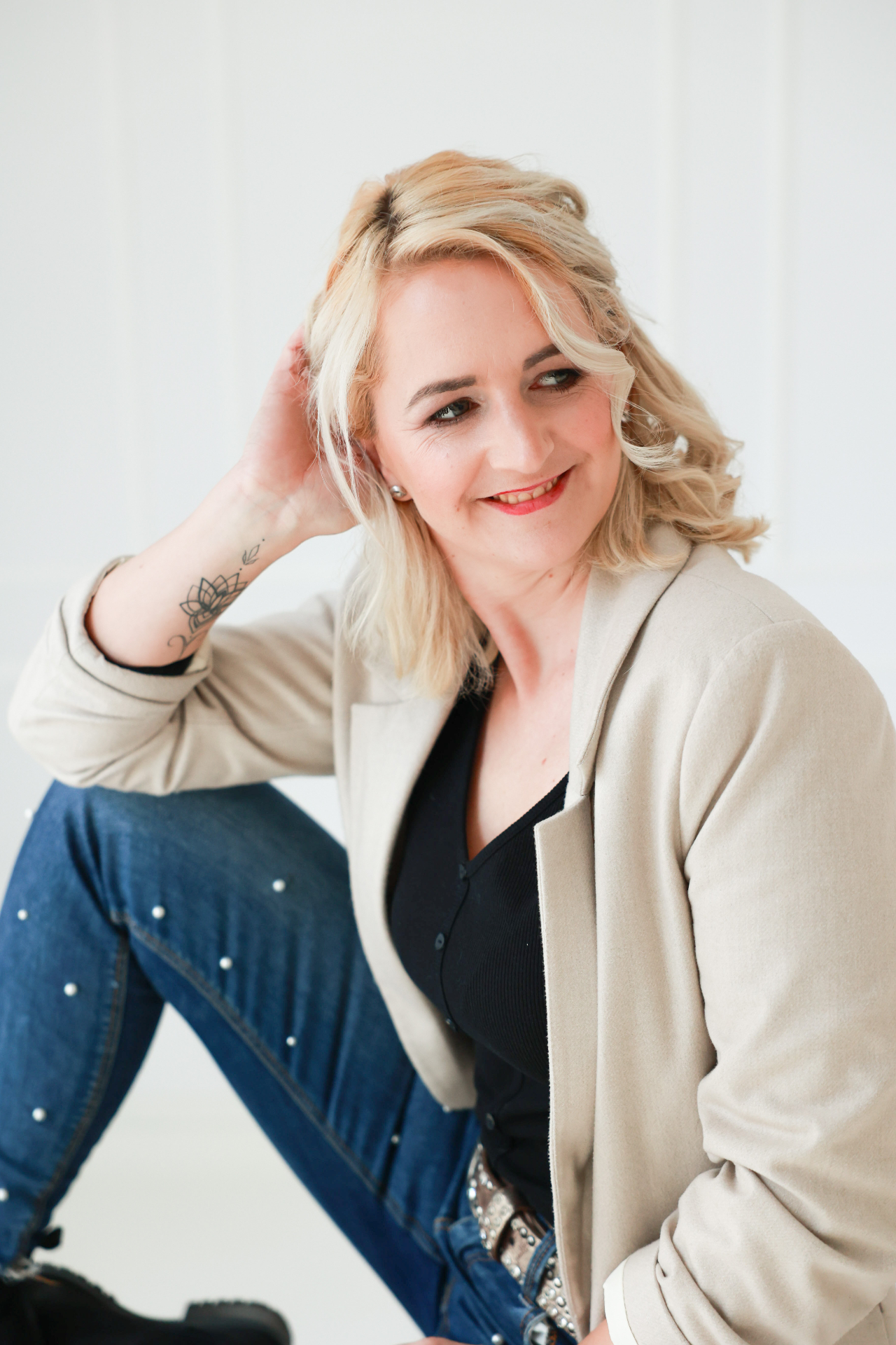 Kathrin Dell-Lenz im Studio - selbstständige Mentorin und Tool-Expertin